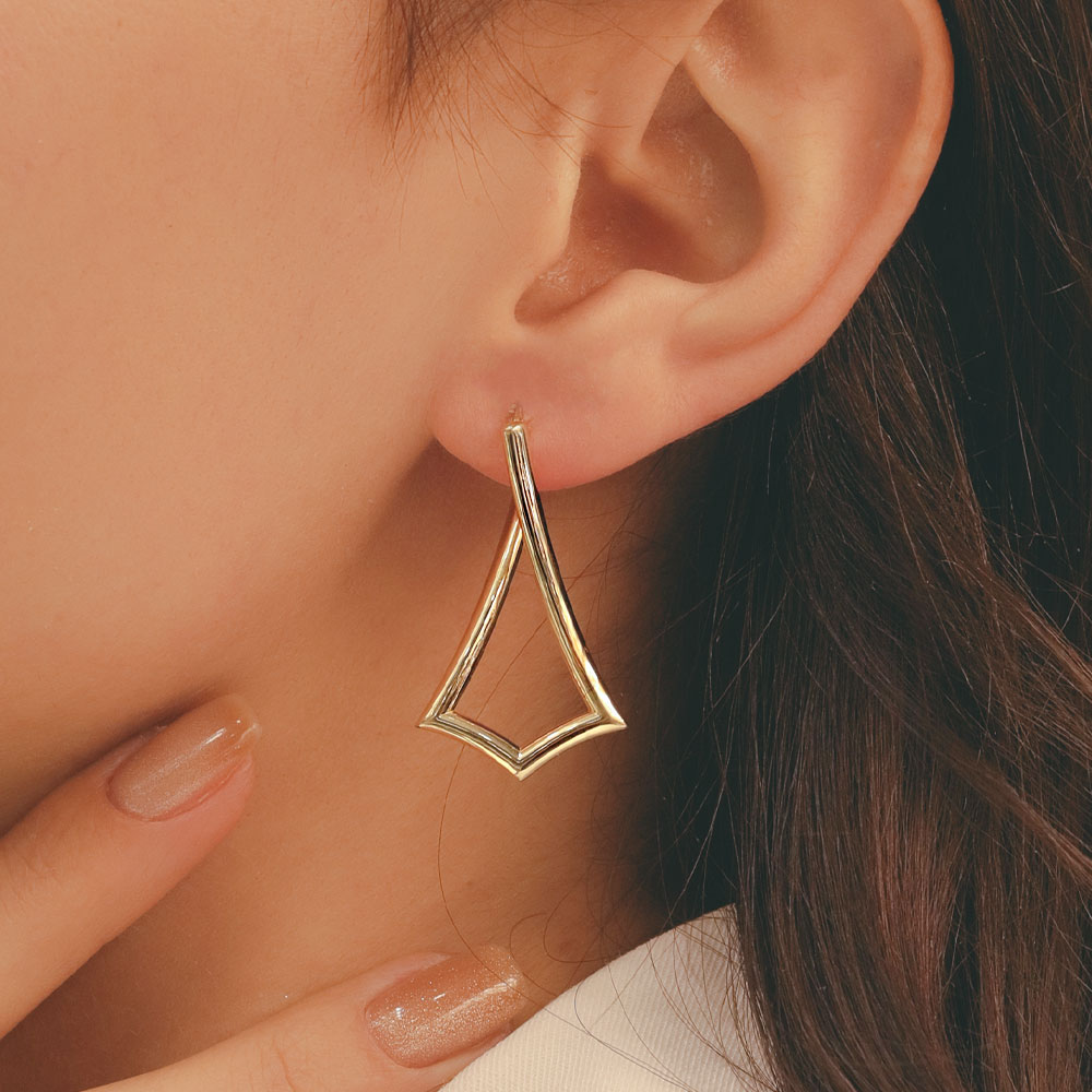 14 Ayar Altın Akıcı Form Modern Küpe