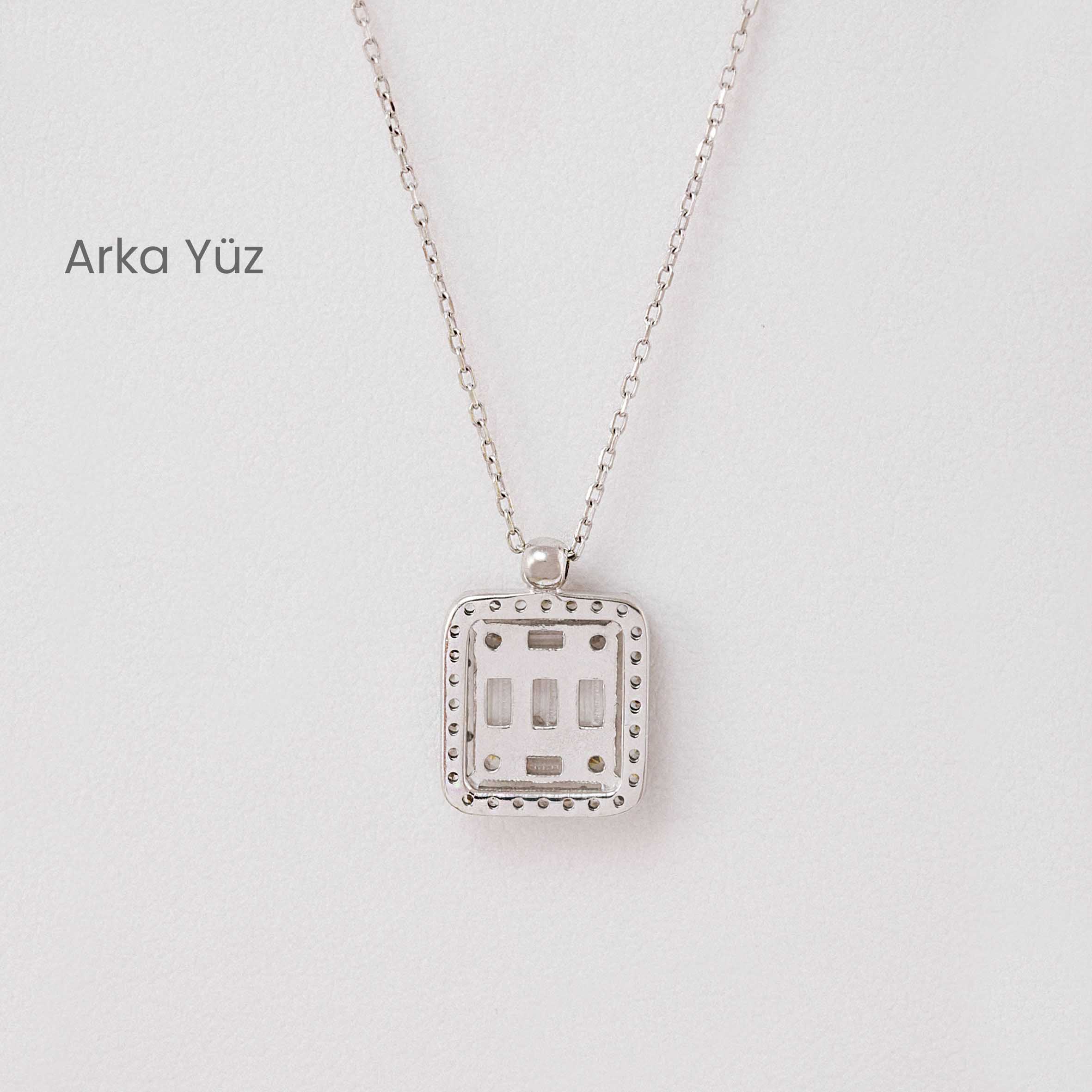 14 Ayar Altın Baget Taşlı Beyaz Renk Kolye