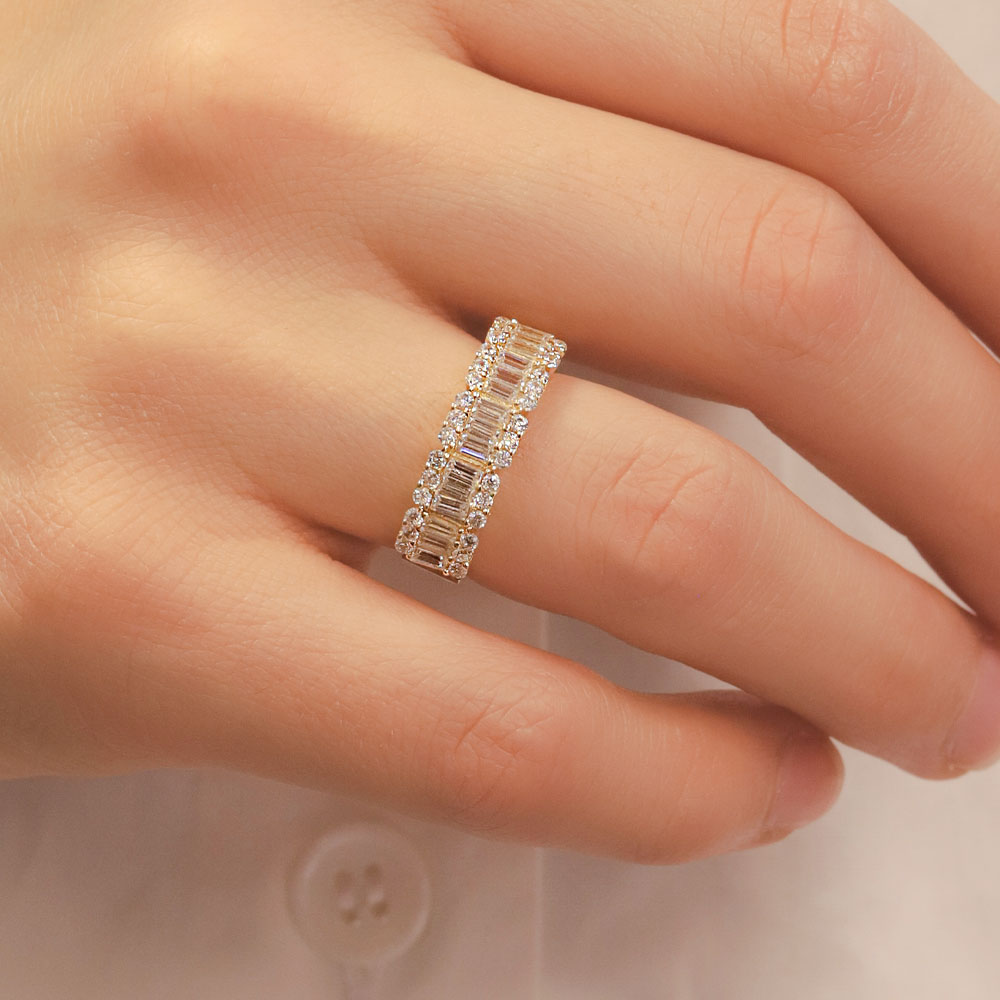 14 Ayar Altın Baget Taşlı Şerit Yüzük