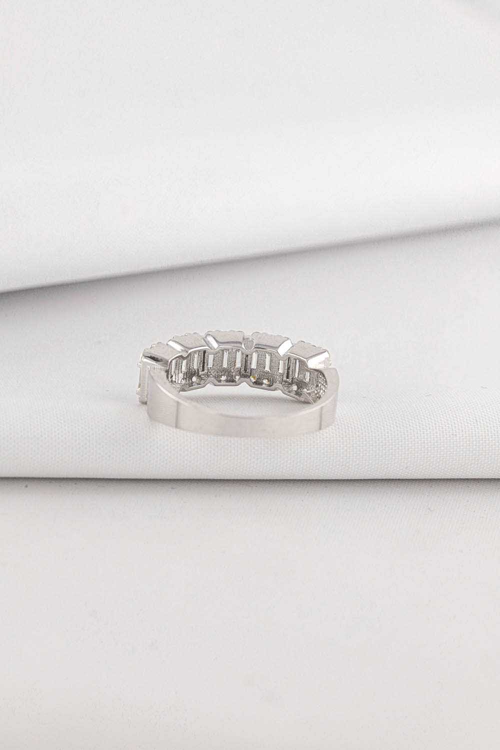 14 Ayar Altın Baget Taşlı Yüzük