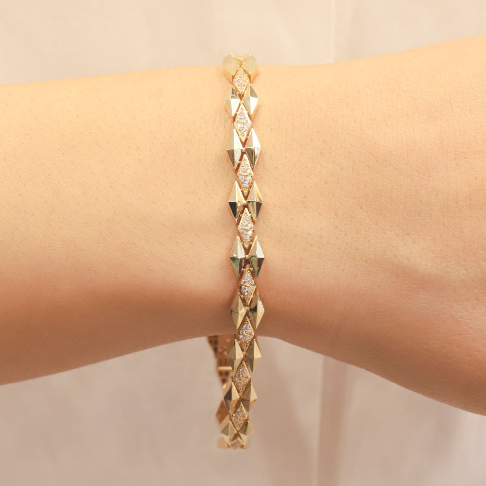 14 Ayar Altın Baklava Desenli Taşlı Bileklik