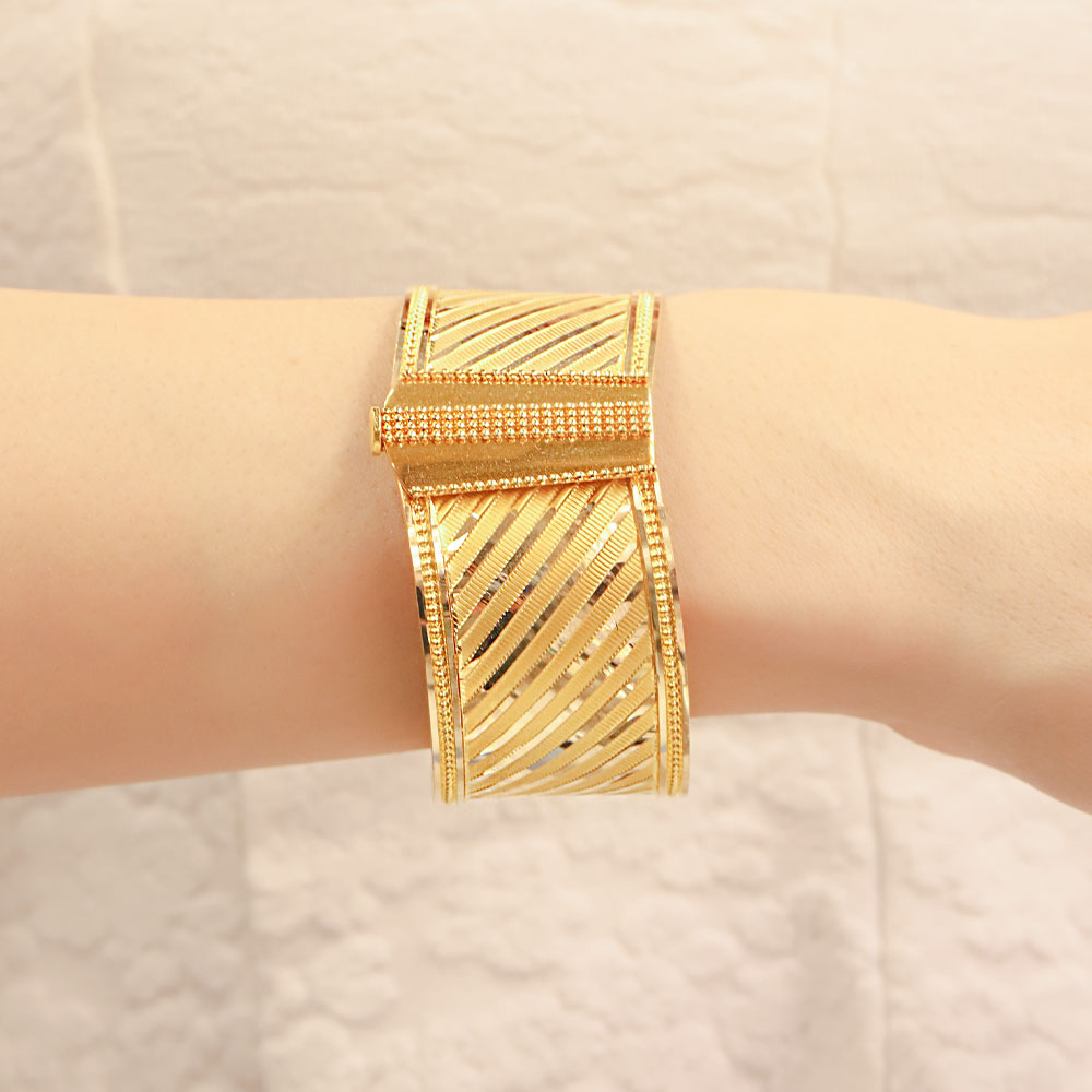 14 Ayar Altın Çapraz Desenli Geniş Kelepçe Bileklik