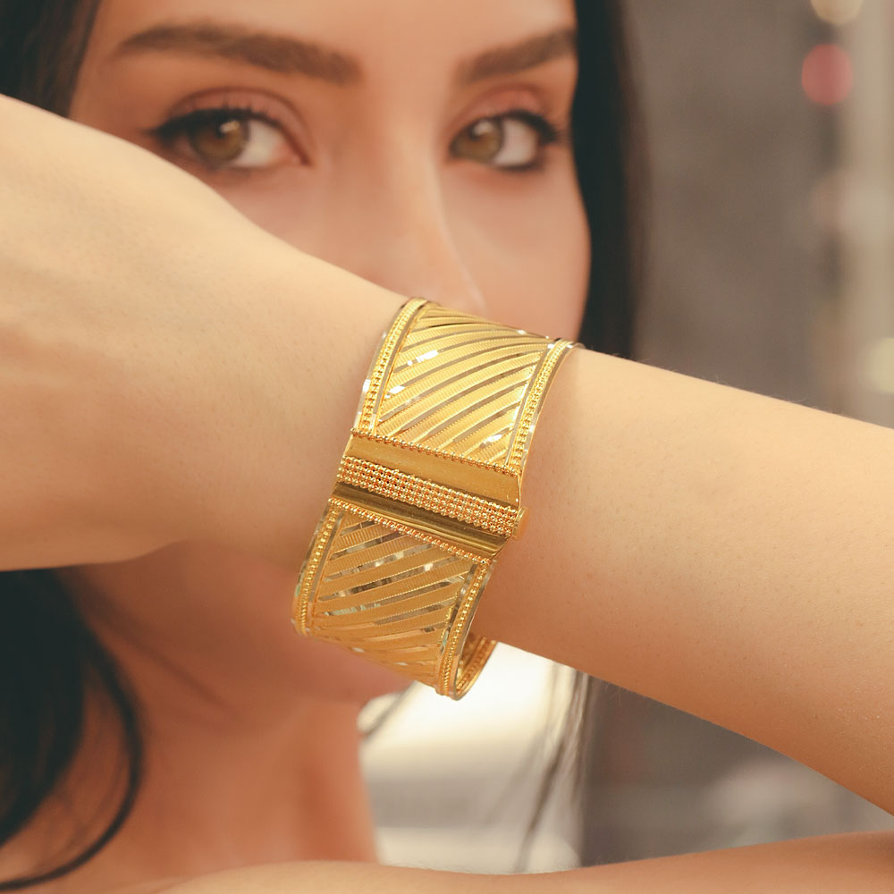 14 Ayar Altın Çapraz Desenli Geniş Kelepçe Bileklik