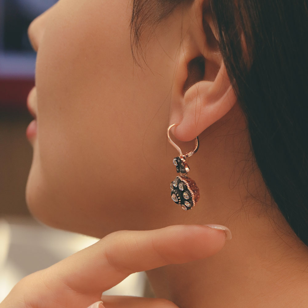 14 Ayar Altın Çiçek Form Taşlı Küpe