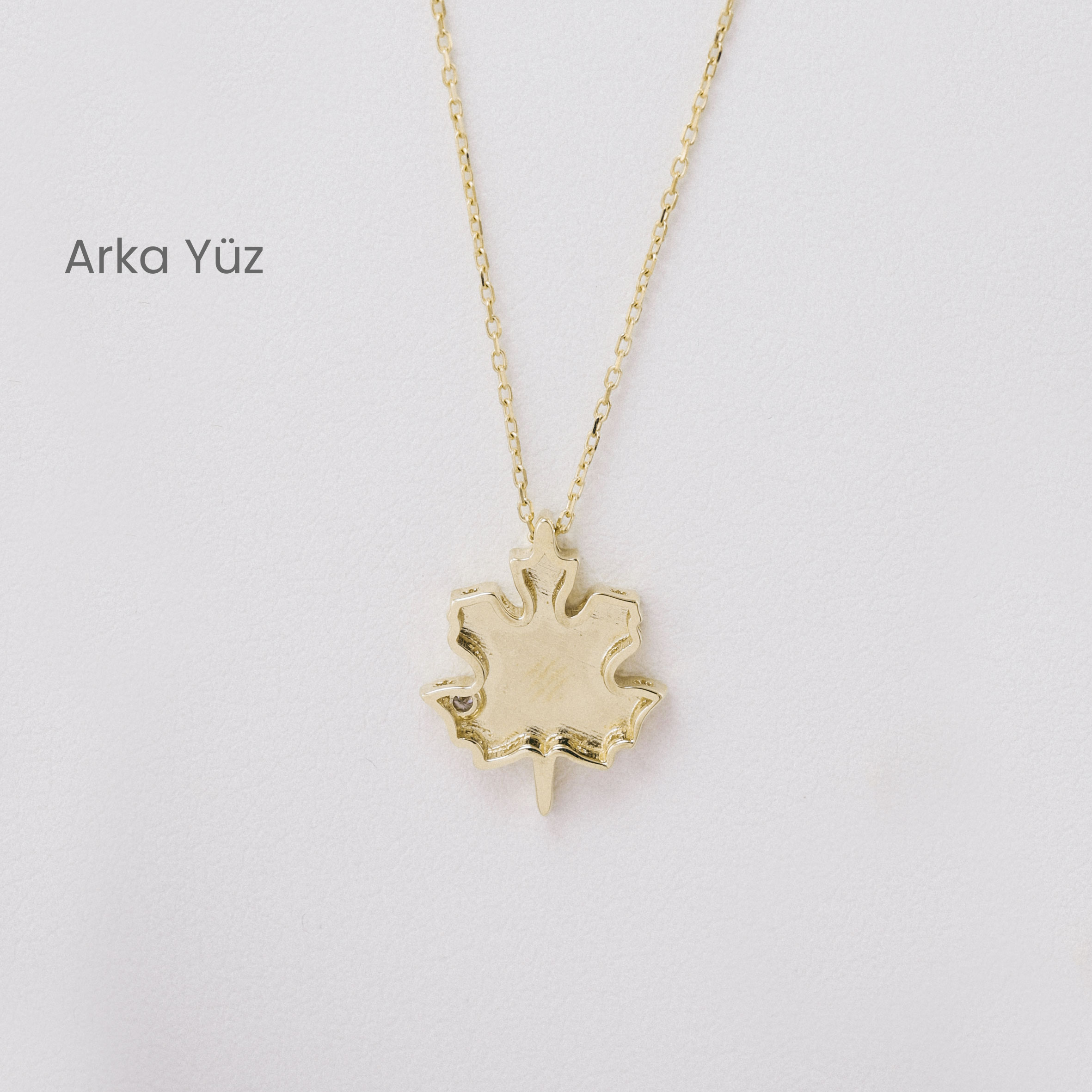 14 Ayar Altın Çınar Yaprağı Kolye