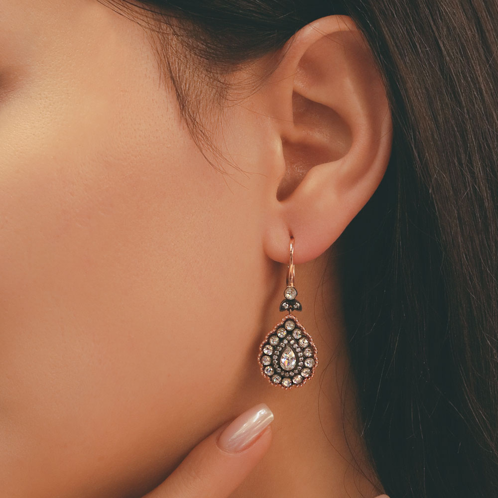 14 Ayar Altın Damla Form Taşlı Küpe