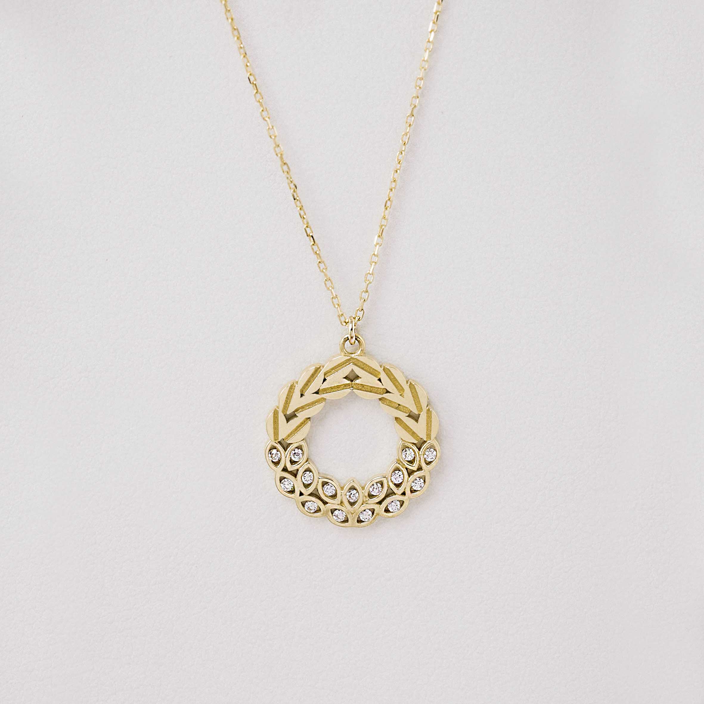 14 Ayar Altın Defne Yaprağı Taç Figürlü Kolye