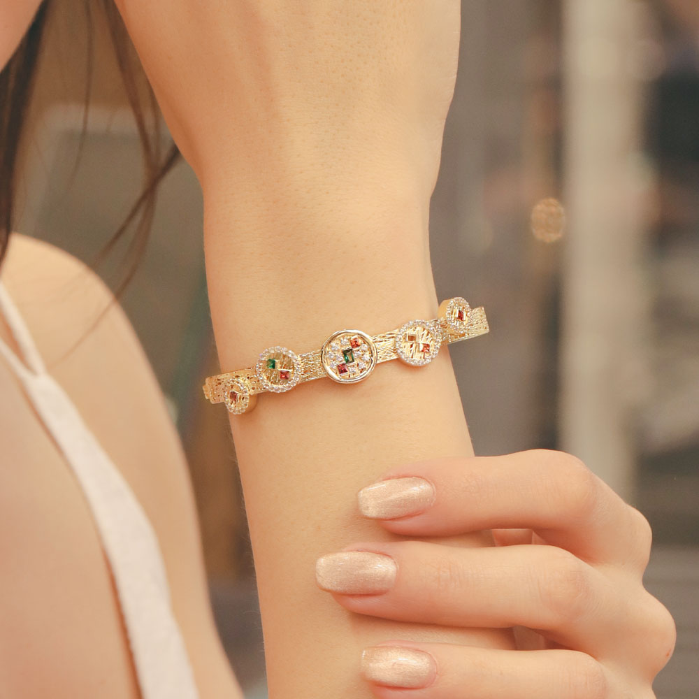 14 Ayar Altın Dokulu Yuvarlak Motifli Renkli Taşlı Kelepçe Bileklik