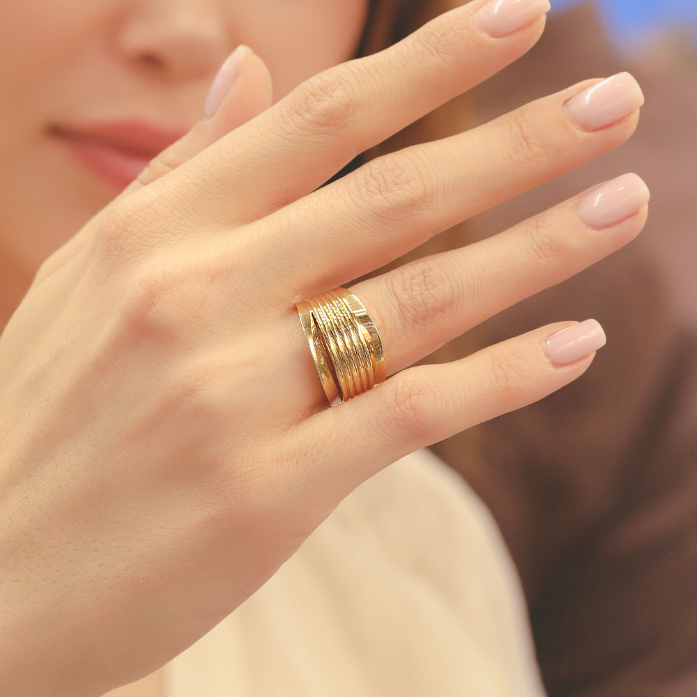 14 Ayar Altın Geniş Formlu Çizgili Modern Yüzük