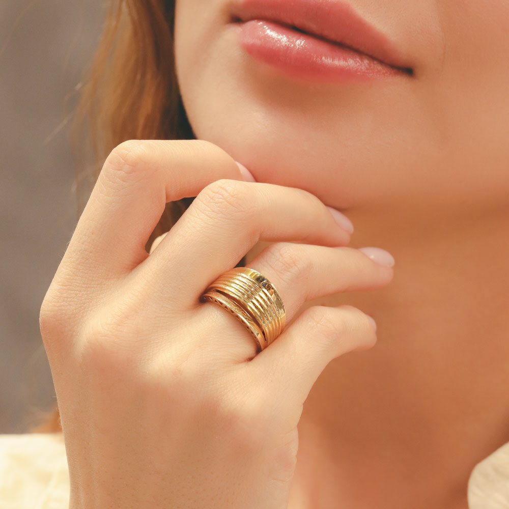 14 Ayar Altın Geniş Formlu Çizgili Modern Yüzük