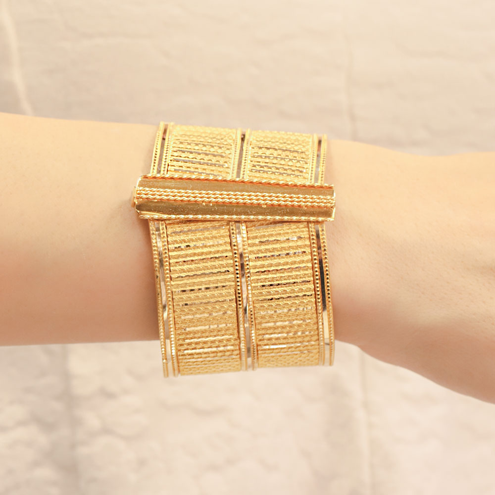 14 Ayar Altın Geniş Kaburga Kelepçe Bileklik