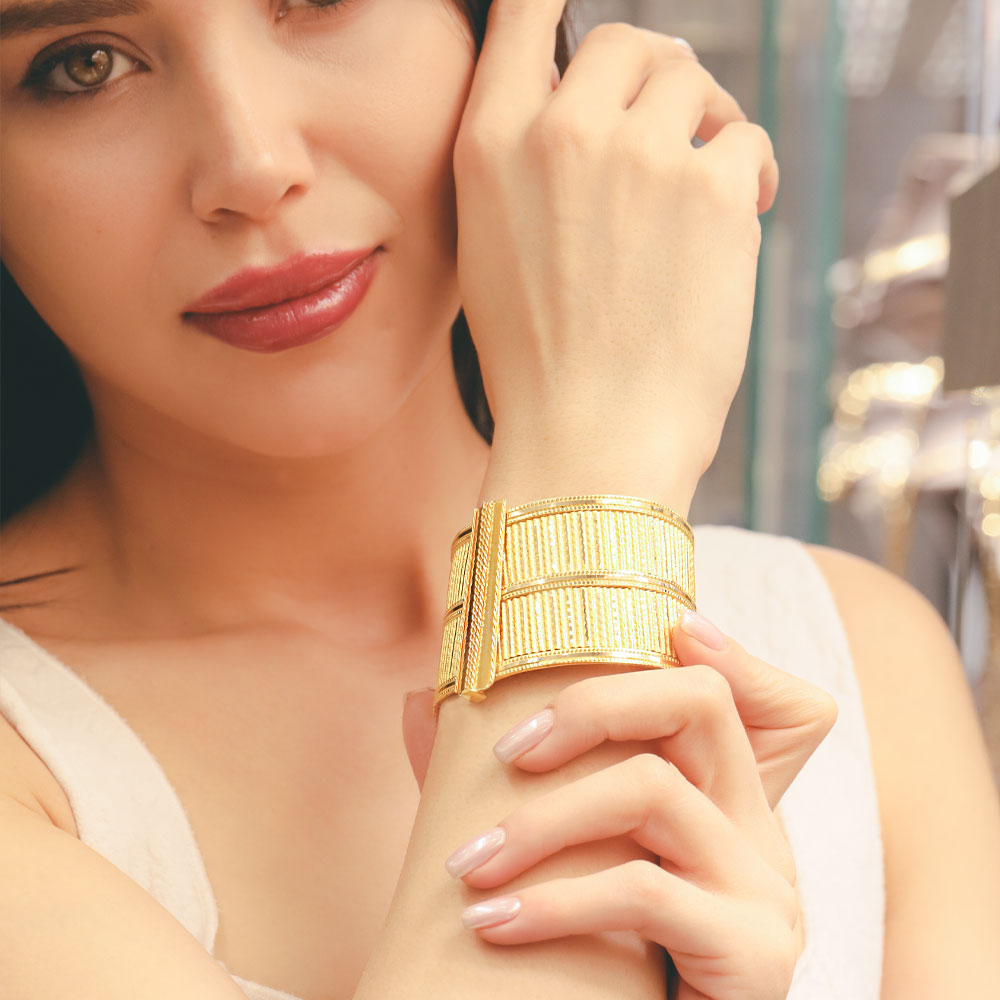 14 Ayar Altın Geniş Kaburga Kelepçe Bileklik