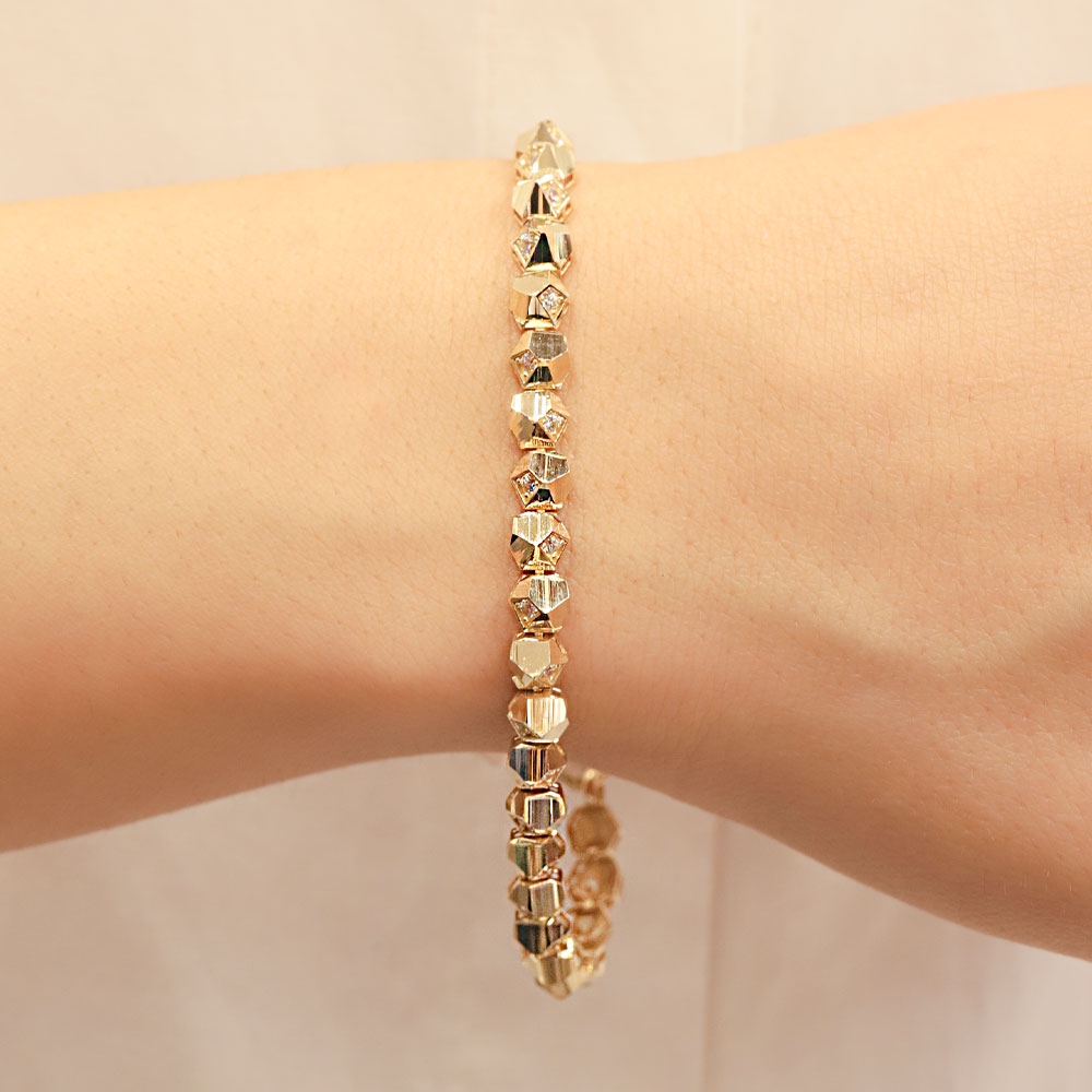 14 Ayar Altın Geometrik Desenli Taşlı Kadın Bileklik