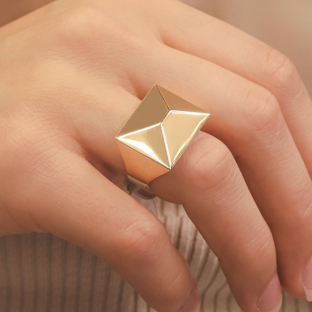14 Ayar Altın Geometrik Piramit Formlu Yüzük