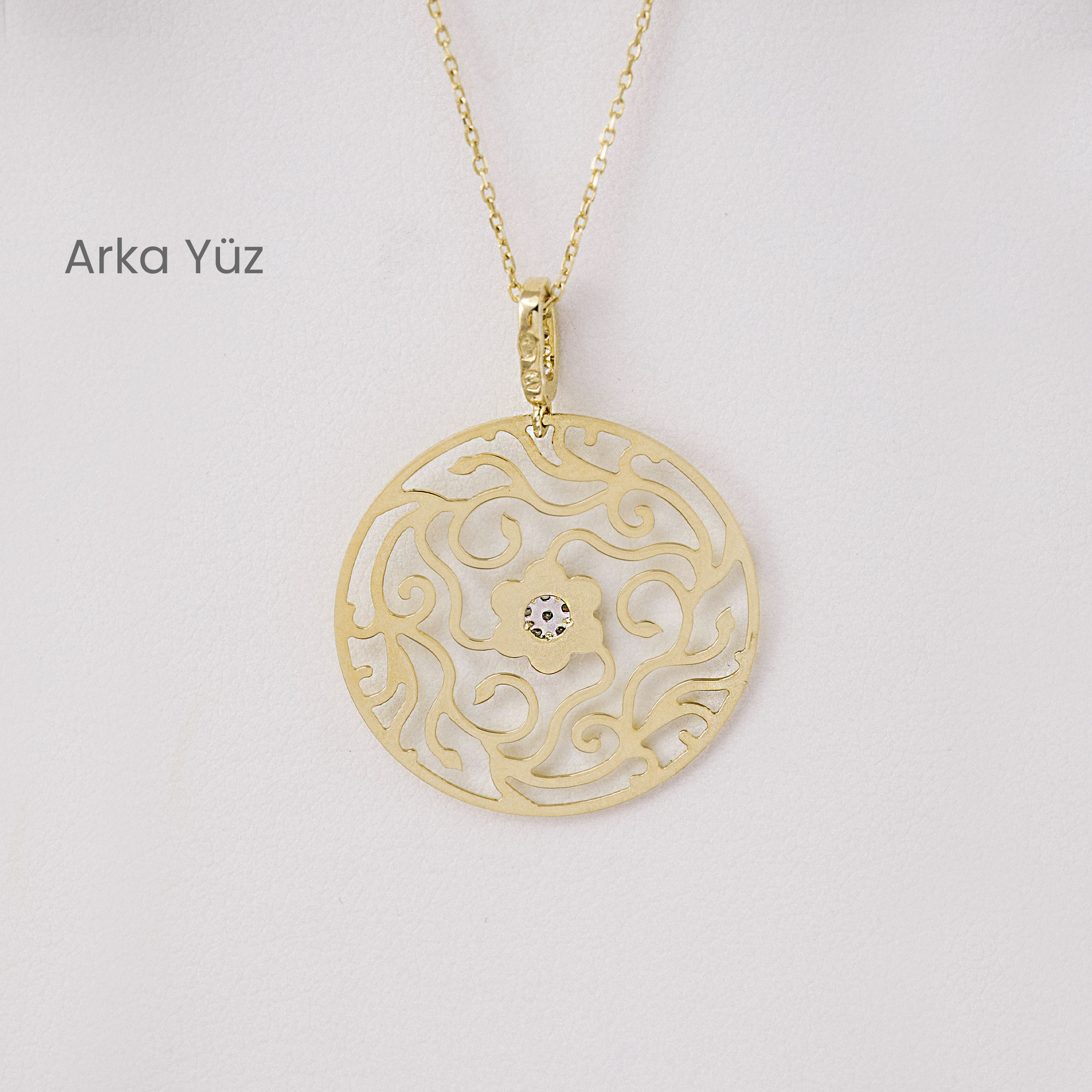 14 Ayar Altın İşlemeli Çiçek Kolye