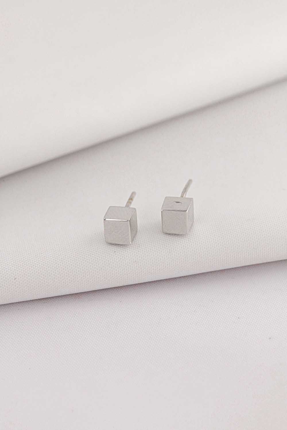 Top Küpe 14 Ayar Altın Kare Plaka Küpe