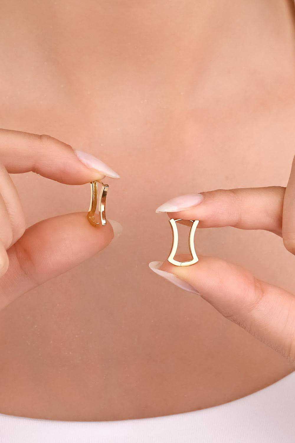 14 Ayar Altın Kıvrımlı Küpe