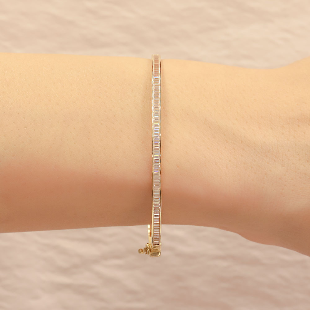 14 Ayar Altın Minimal Kanal Taşlı Kelepçe Bileklik