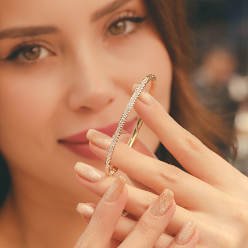 14 Ayar Altın Minimal Kanal Taşlı Kelepçe Bileklik