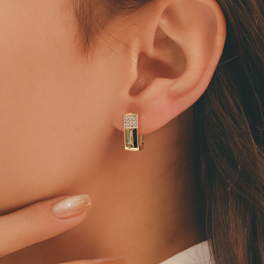 14 Ayar Altın Modern Taş Detaylı Form Küpe