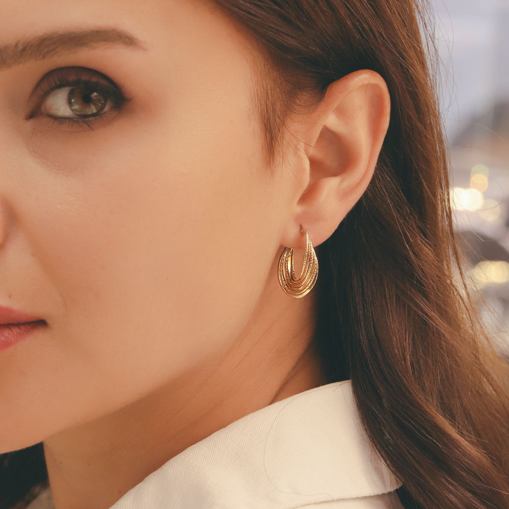 14 Ayar Altın Oval Formlu Desenli Küpe