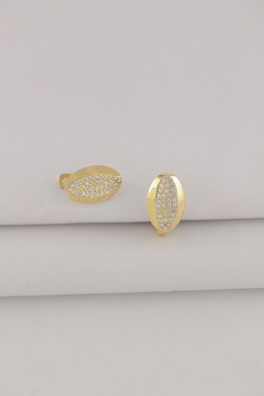 14 Ayar Altın Oval Taşlı Küpe