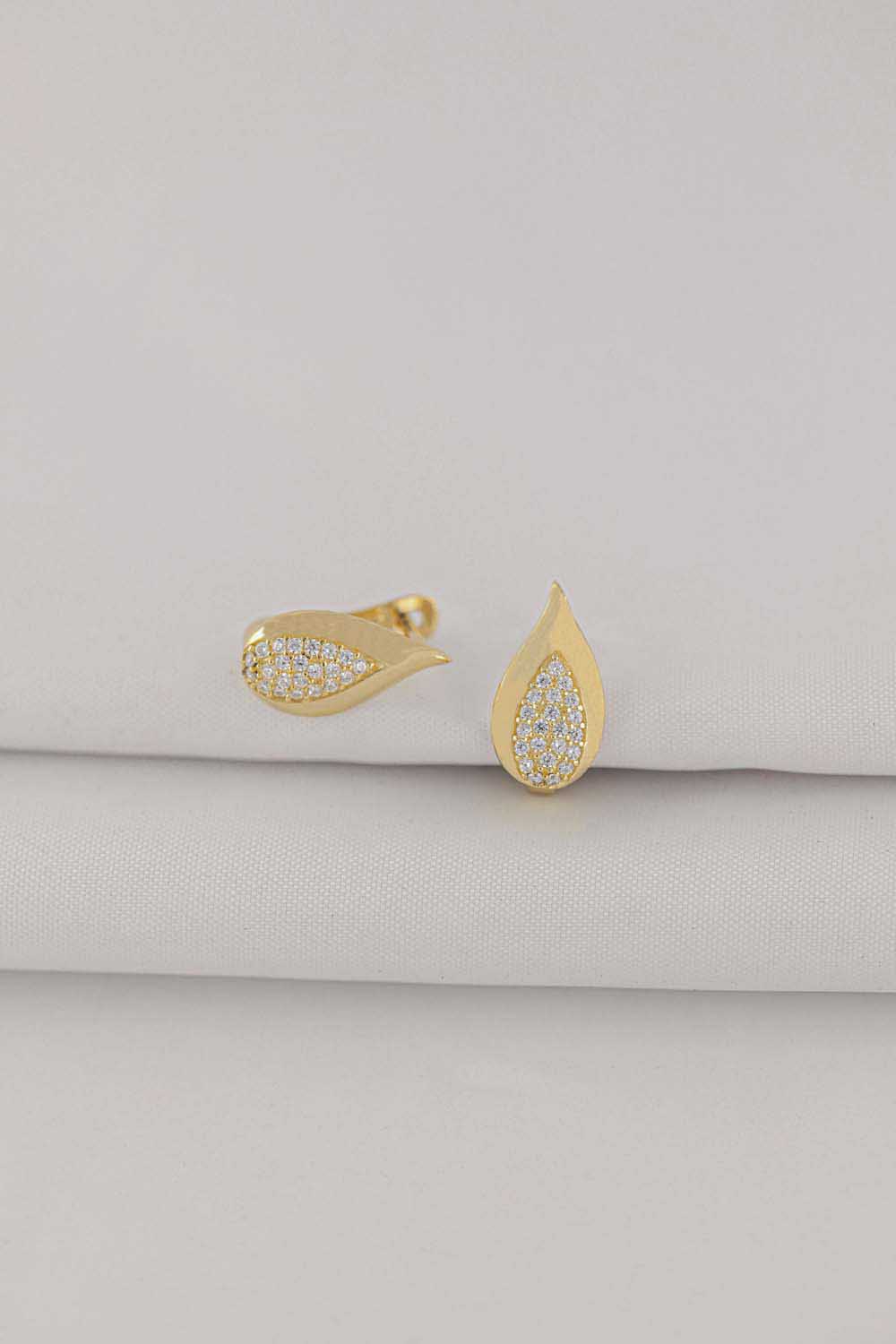 14 Ayar Altın Oval Taşlı Küpe