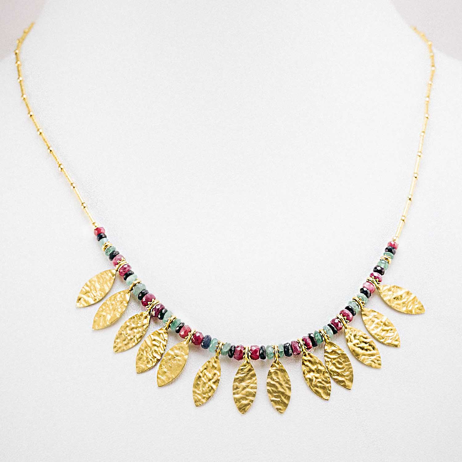 14 Ayar Altın Renkli Boncuklu Tasarım Kolye 