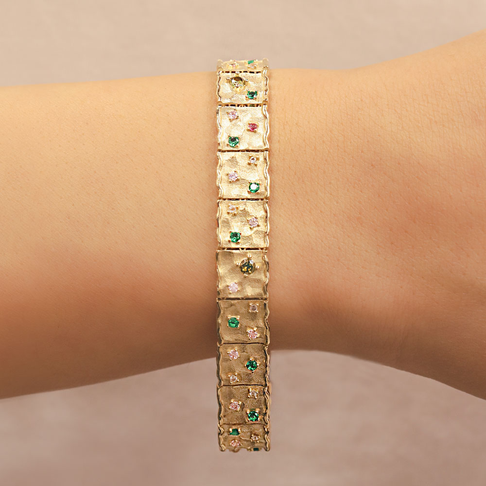14 Ayar Altın Renkli Taşlı Geniş Bileklik