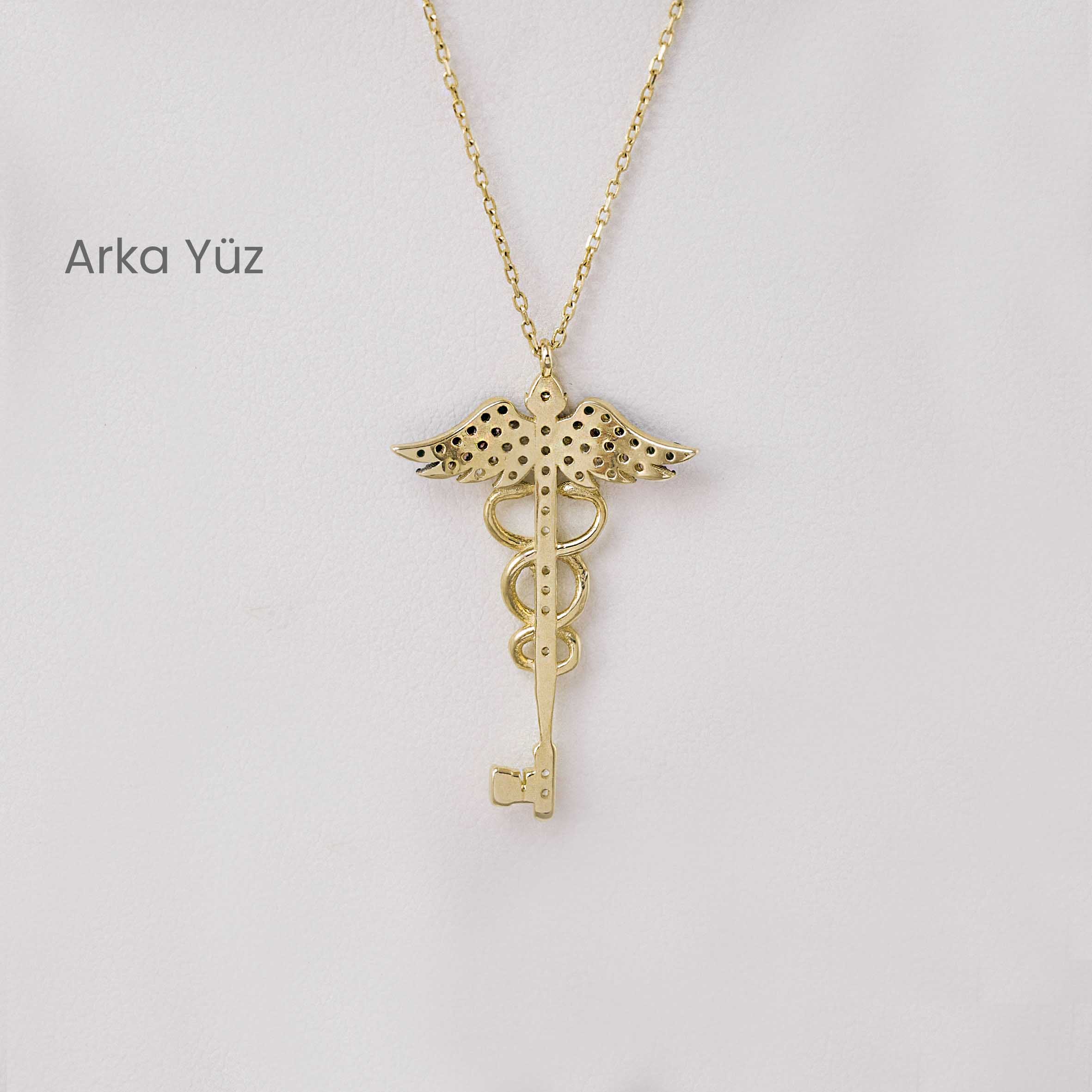 14 Ayar Altın Siyah Beyaz Taşlı Tıbbiyeli Anahtar Kolye