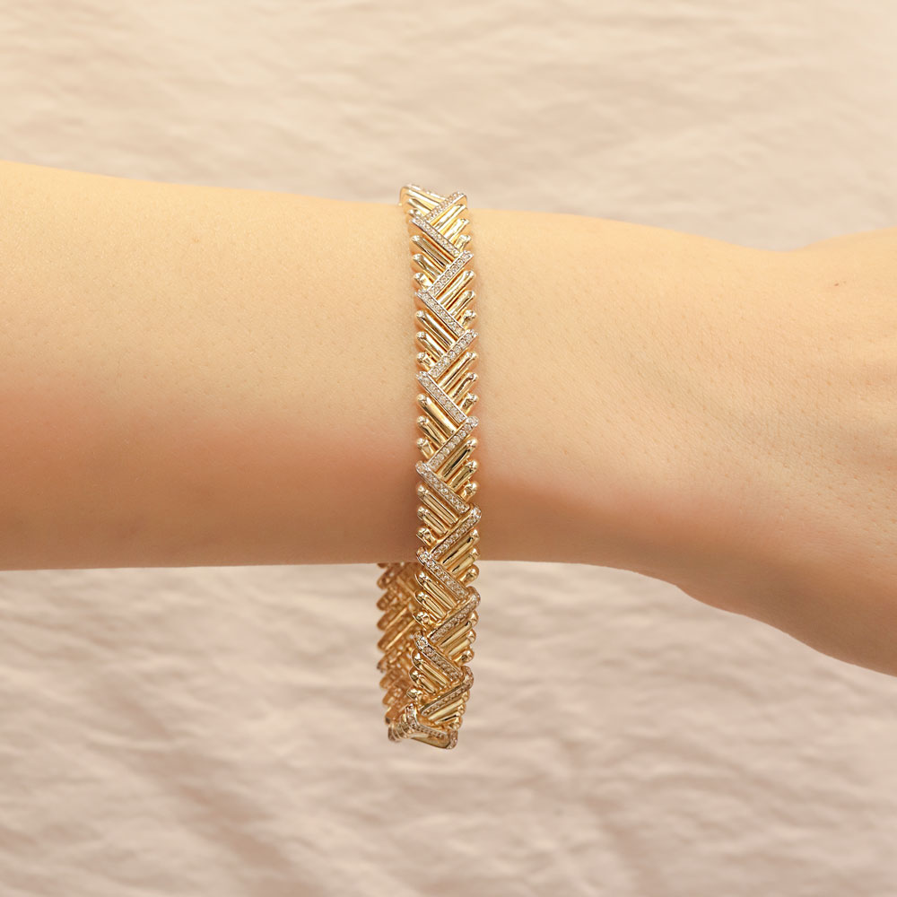 Fantezi Bileklik 14 Ayar Altın Taş Detaylı Çapraz Dokulu Bileklik