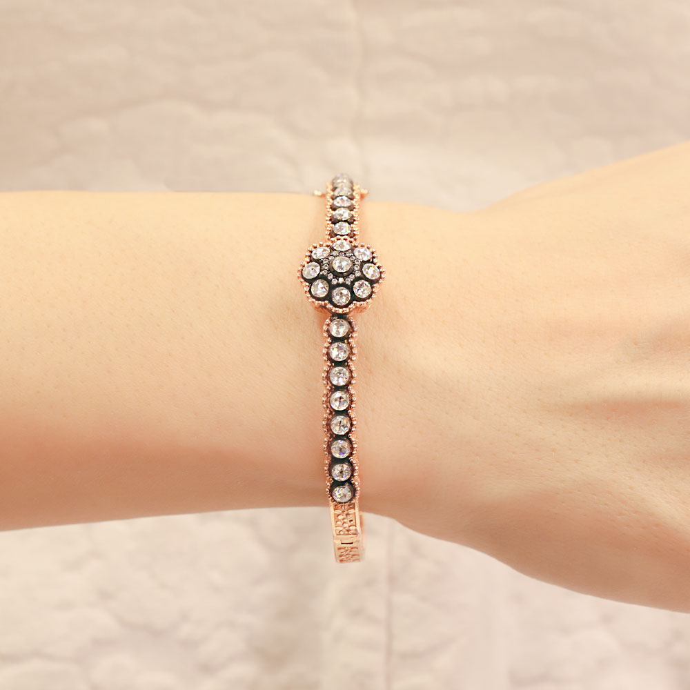 14 Ayar Altın Taşlı Çiçek Motifli Kelepçe Bileklik