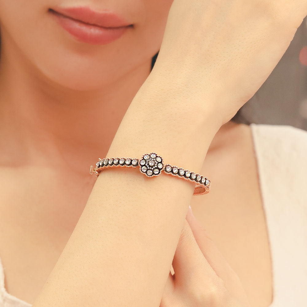 14 Ayar Altın Taşlı Çiçek Motifli Kelepçe Bileklik