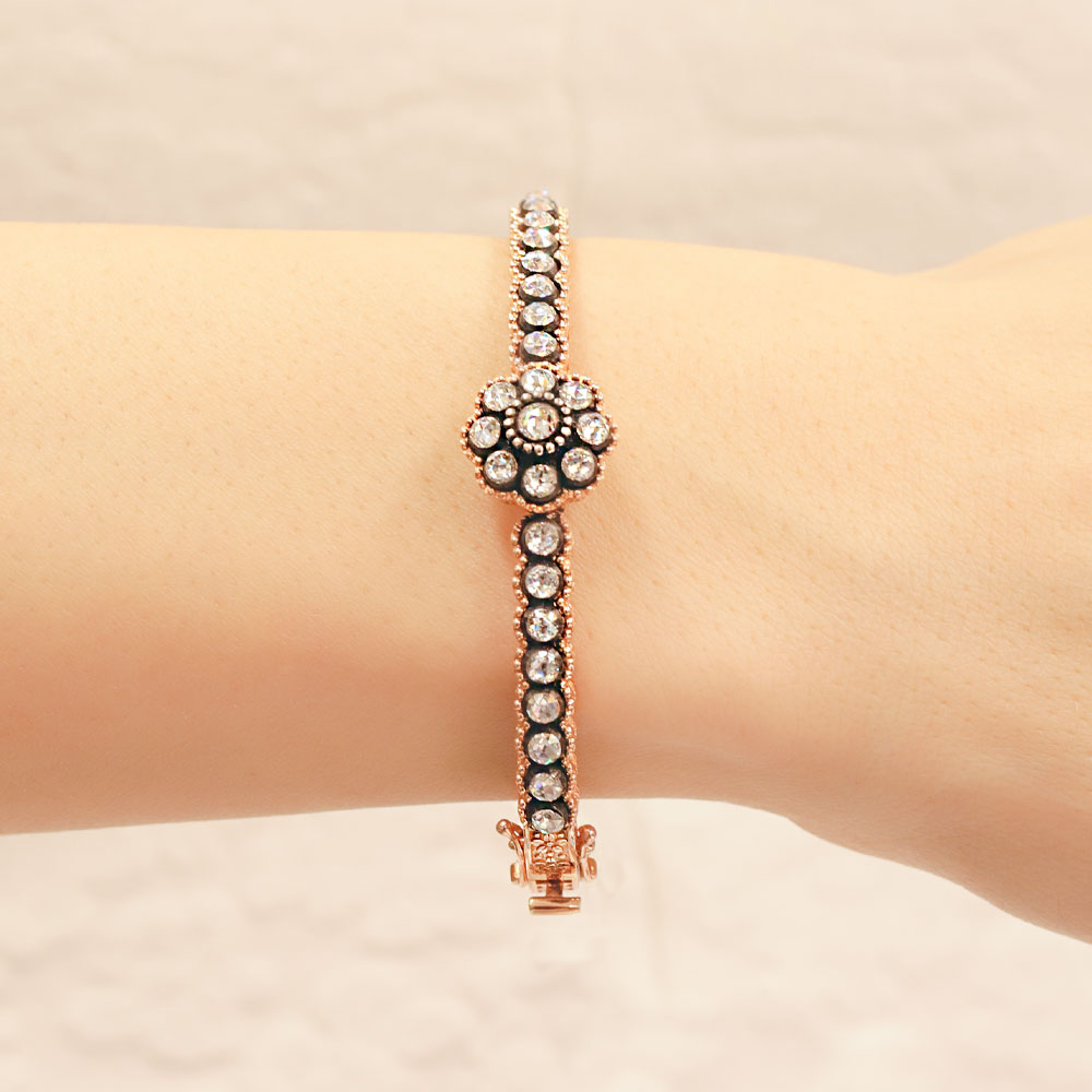 14 Ayar Altın Taşlı Çiçek Motifli Kelepçe Bileklik