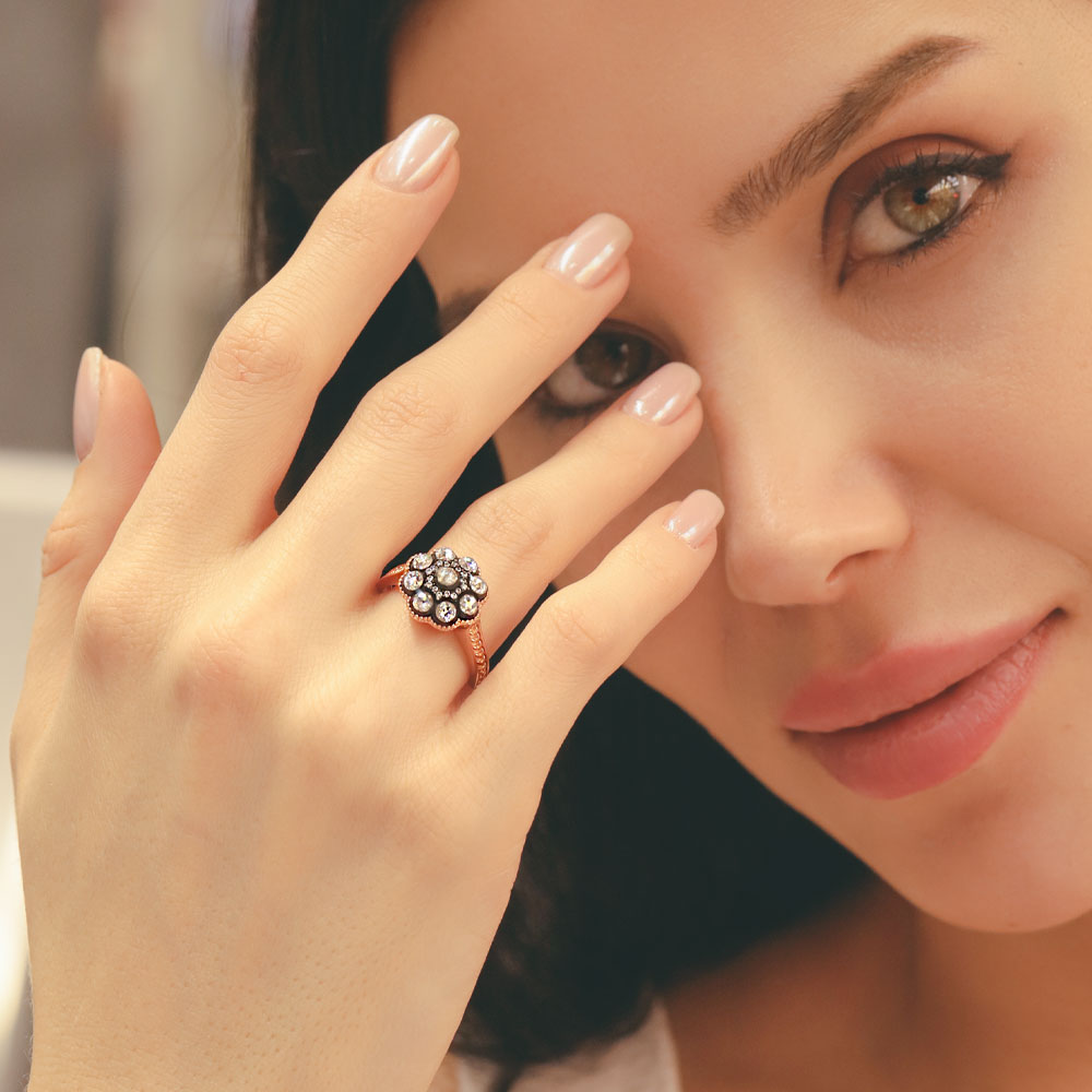 14 Ayar Altın Taşlı Çiçek Motifli Yüzük