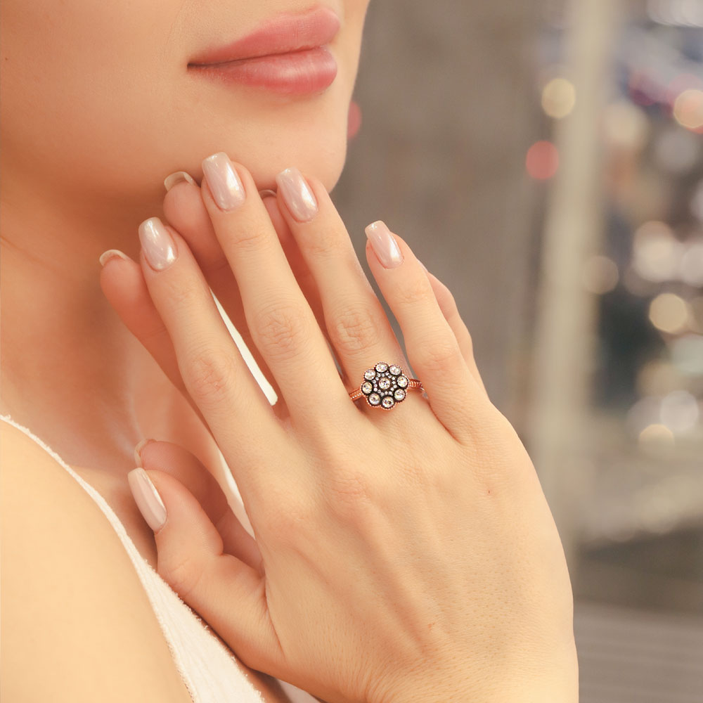 14 Ayar Altın Taşlı Çiçek Motifli Yüzük