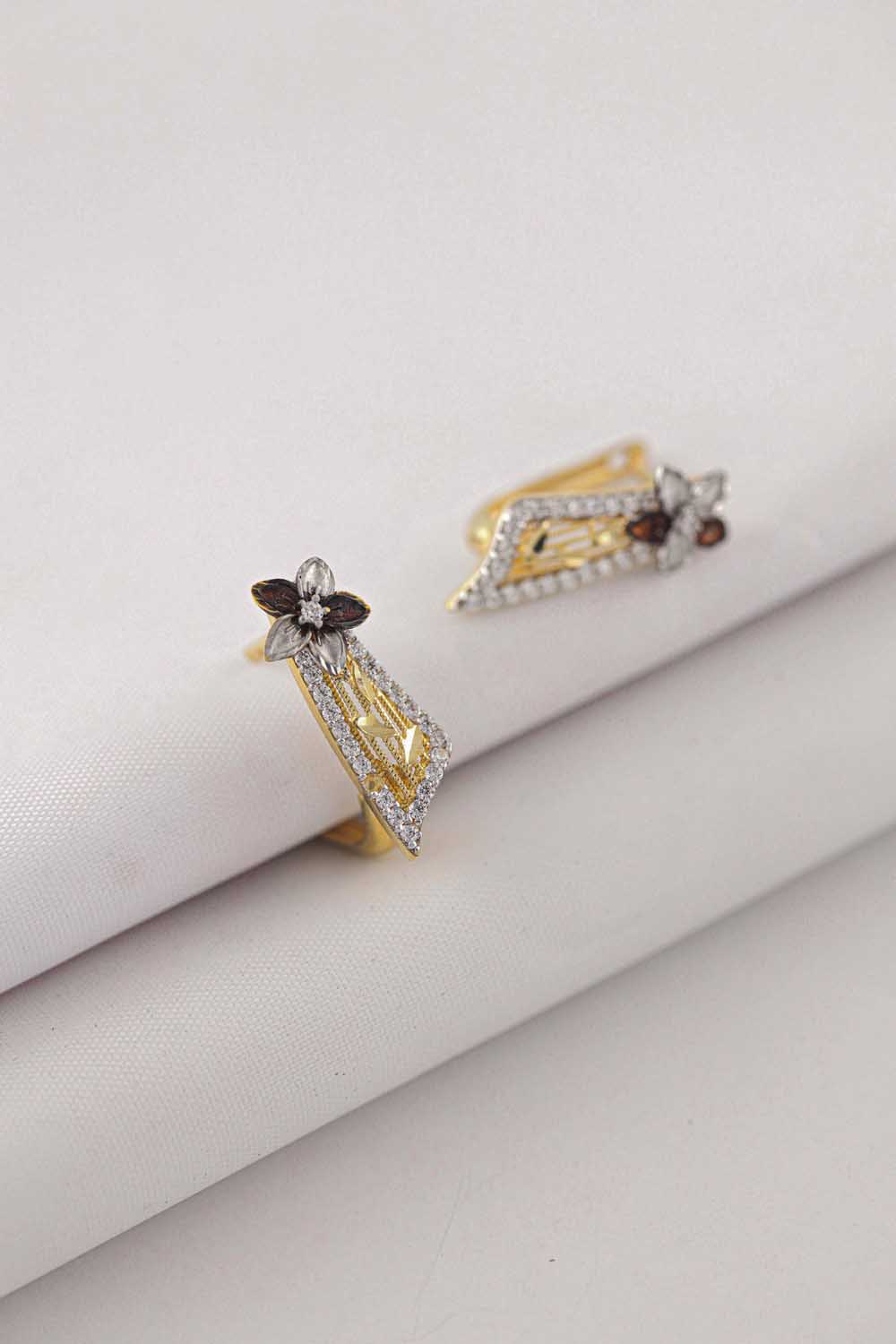 Özel Tasarım Küpe 14 Ayar Altın Taşlı Çiçek Tasarımlı Küpe