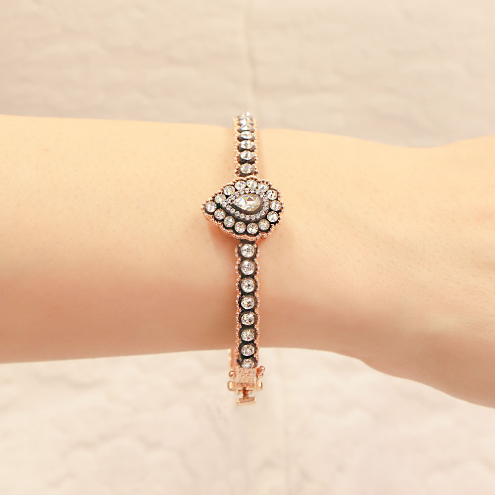 14 Ayar Altın Taşlı Oval Motifli Kelepçe Bileklik