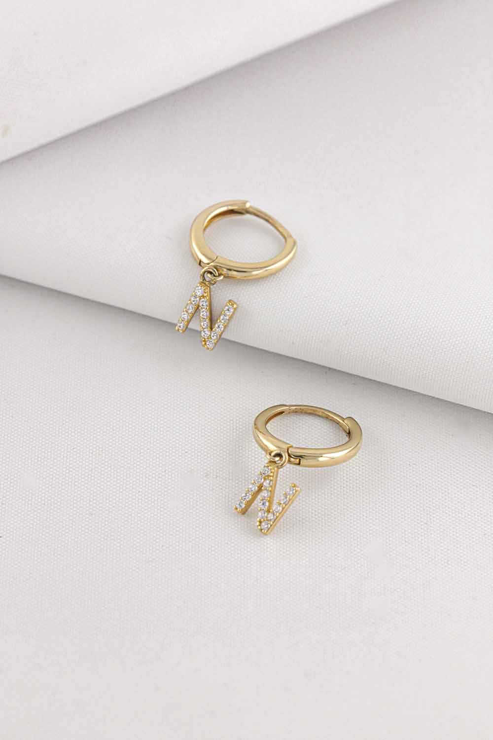 14 Ayar Altın Taşlı Sallantılı N Harfli Küpe