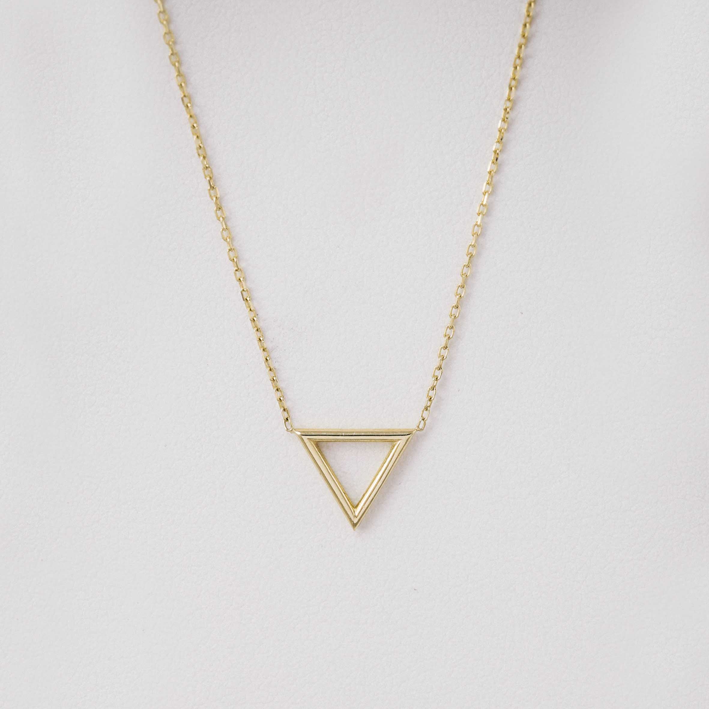 14 Ayar Altın Üçgen Figürlü Kolye