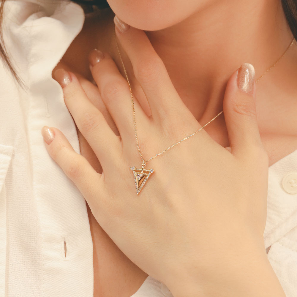 14 Ayar Altın Üçgen Kolye