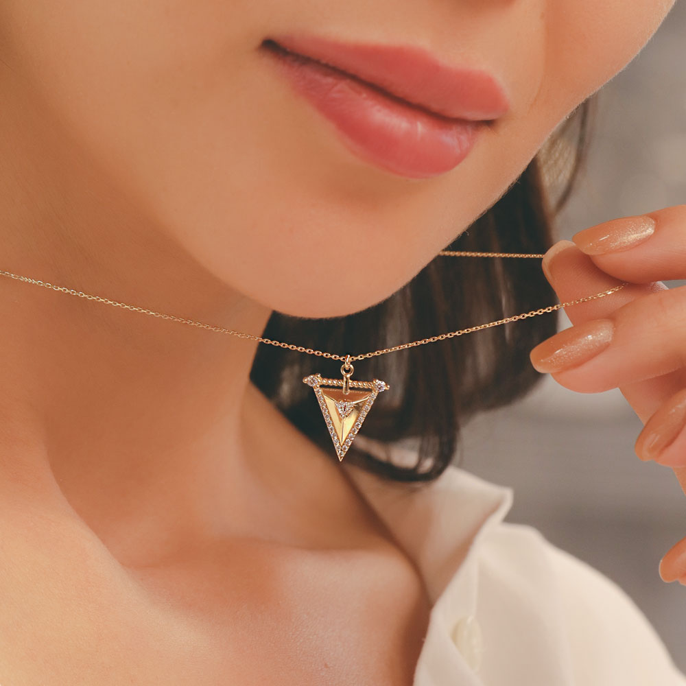 14 Ayar Altın Üçgen Kolye