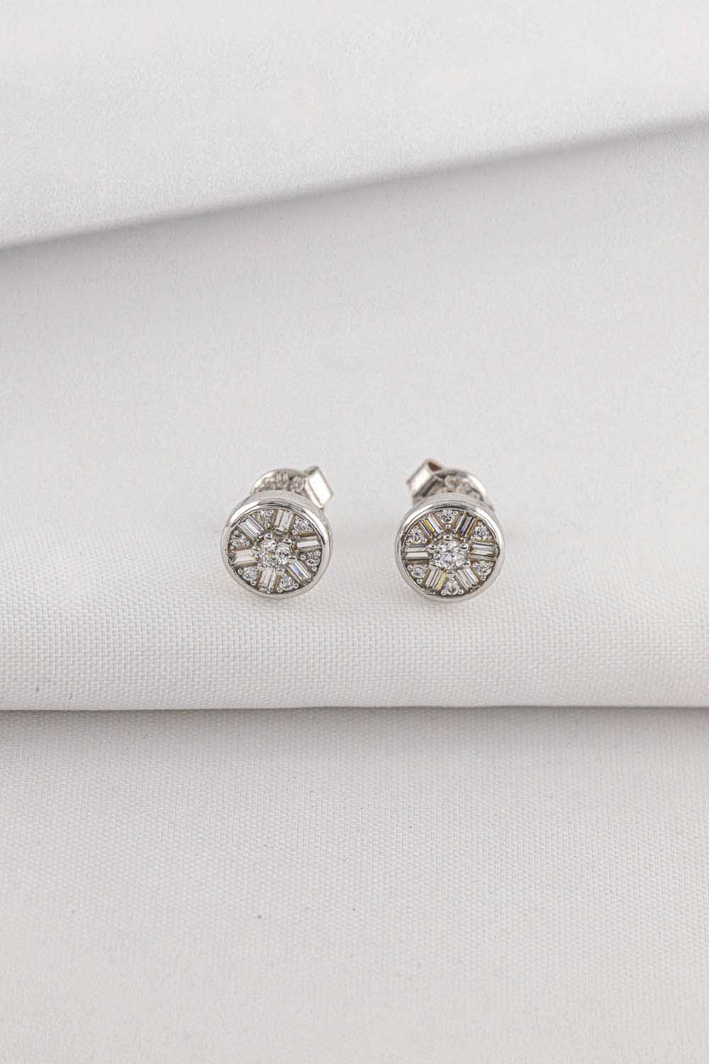 14 Ayar Altın Yuvarlak Tasarımlı Baget Taşlı Küpe