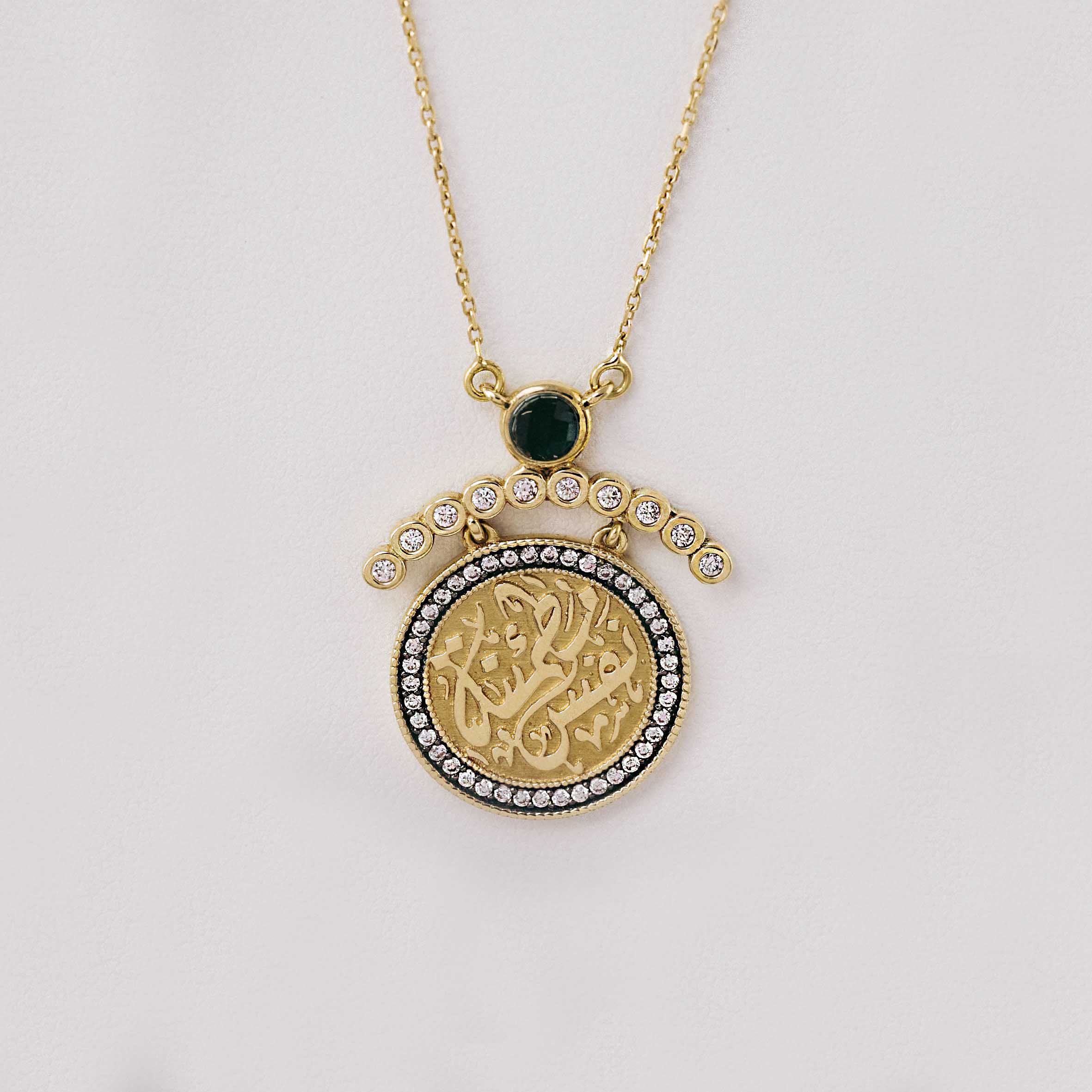 14 Ayar Altın Zirkon Taşlı Vav Yazılı Kolye