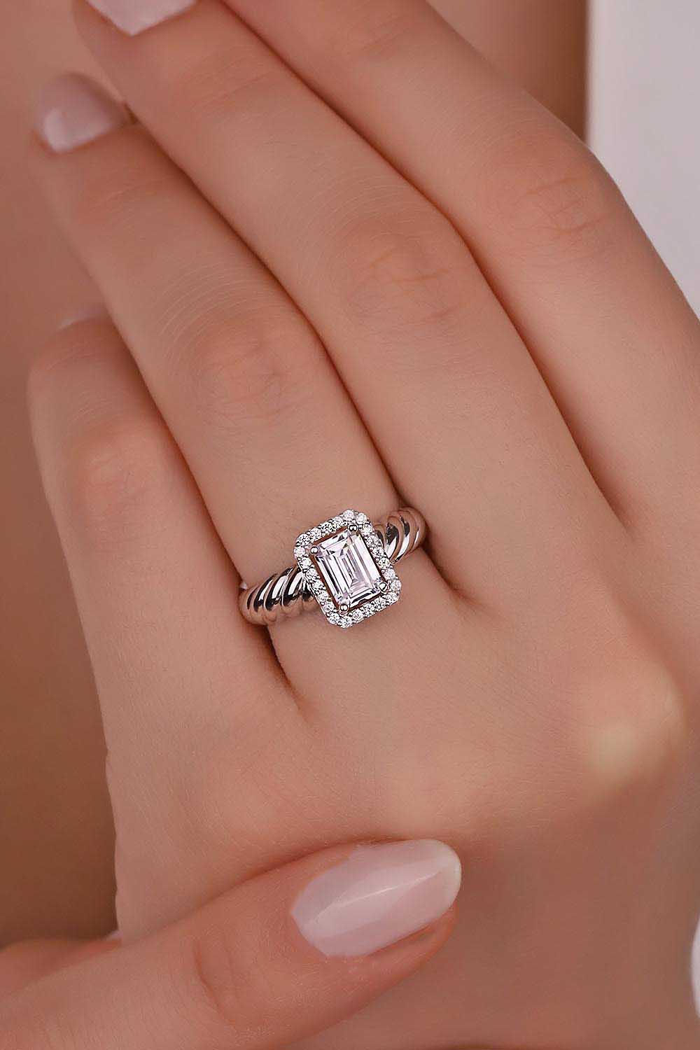 Baget Yüzükler 14 Ayar Beyaz Altın Baget Taşlı Yüzük