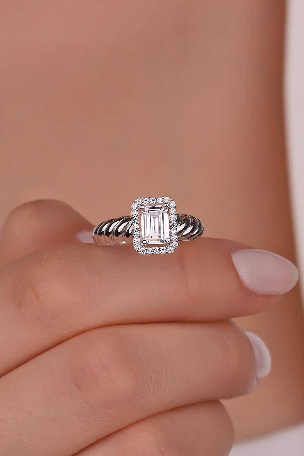 Baget Yüzükler 14 Ayar Beyaz Altın Baget Taşlı Yüzük