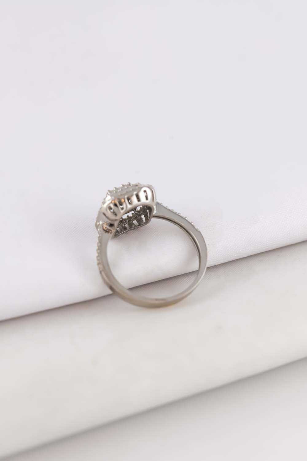 14 Ayar Beyaz Altın Baget Yüzük