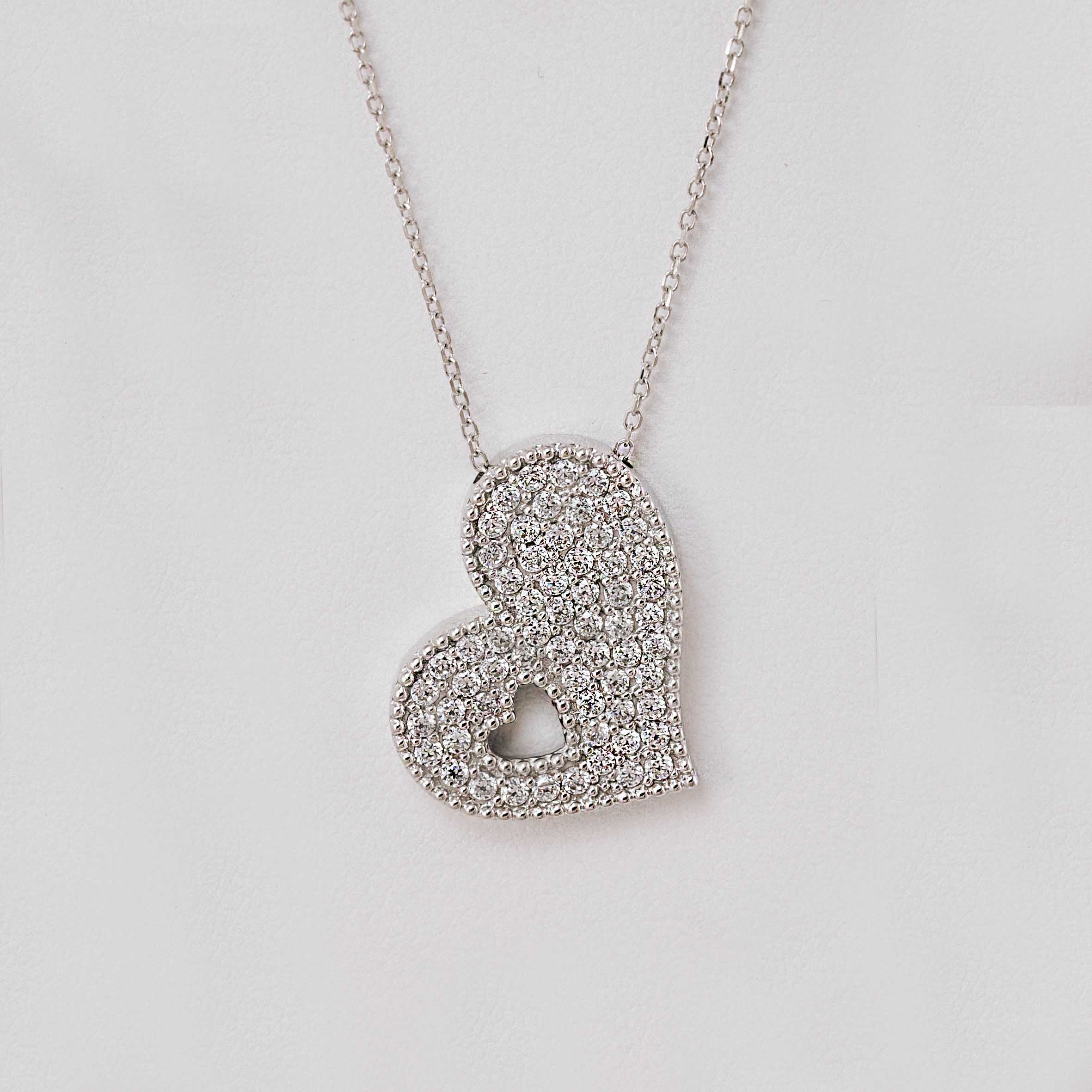 14 Ayar Beyaz Altın Kalpli Taşlı Kolye