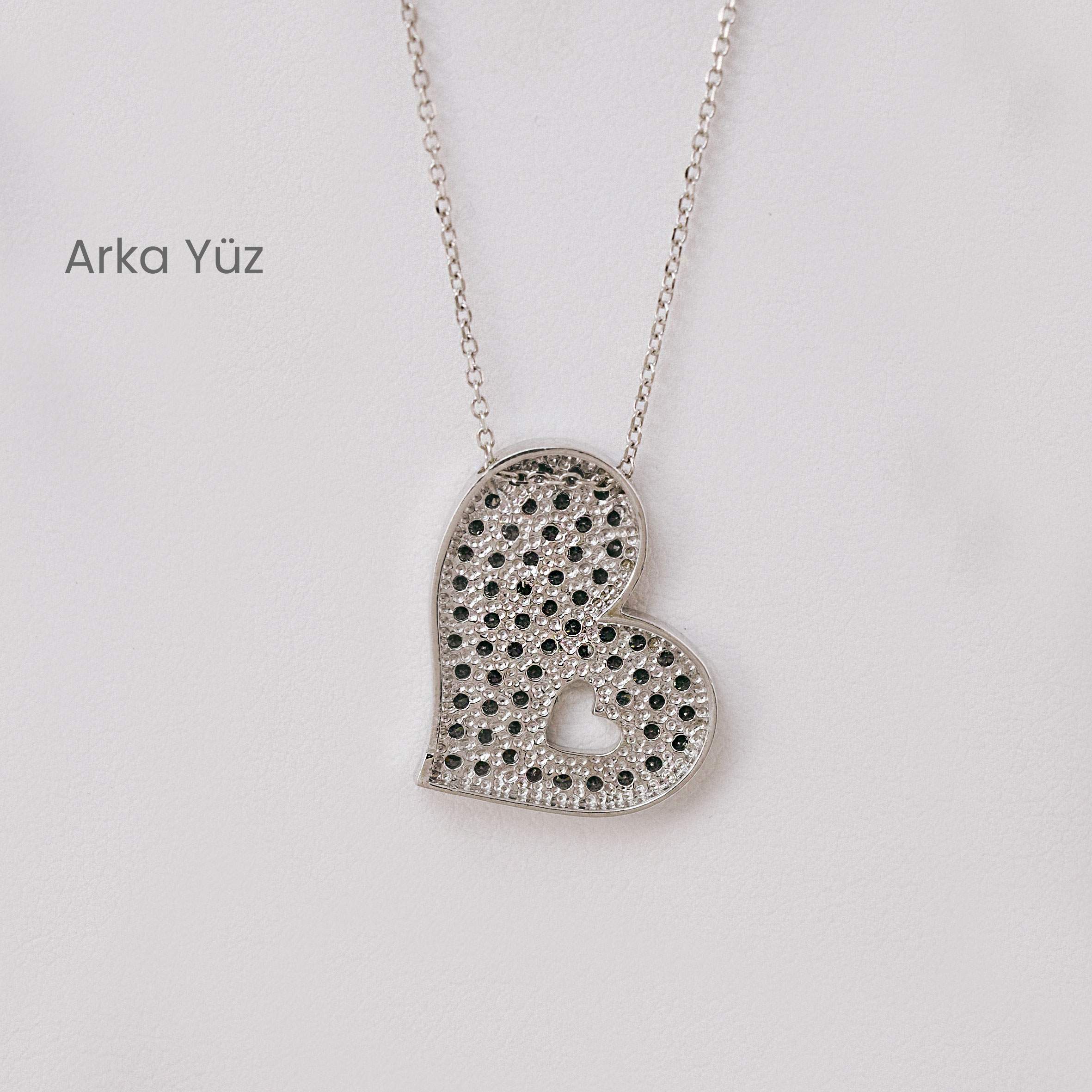 14 Ayar Beyaz Altın Kalpli Taşlı Kolye