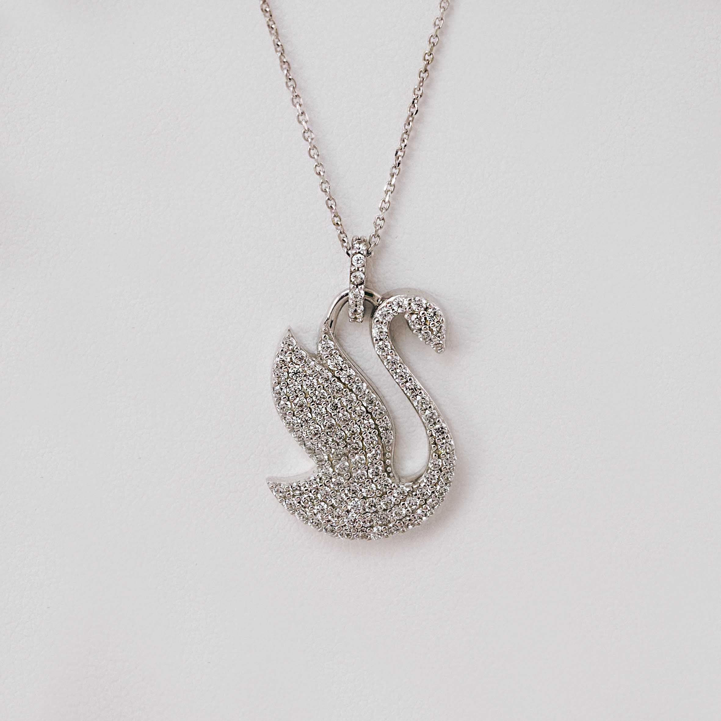 14 Ayar Beyaz Altın Taşlı Kuğu Figürlü Kolye